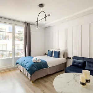 https://square-villaret-studio.fr-paris.fr